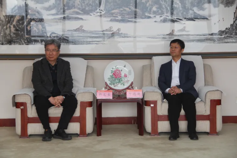 Shandong LANO spolupracuje s profesorom KWAK, Moon Kyu, Ph.D. a zástupcom Liang Tongho z Dongguk University, Južná Kórea na uskutočňovaní výmen a spolupráce v oblasti kontroly hluku s Shandong Jianzhu University